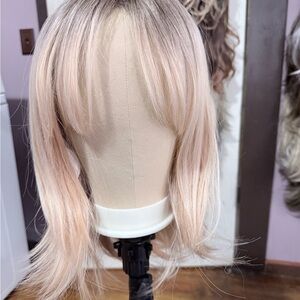 Soft Layered Light Blonde Wig with Face-Framing Bangs